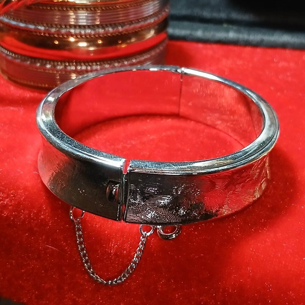 Sara Coventry bangle bracelet